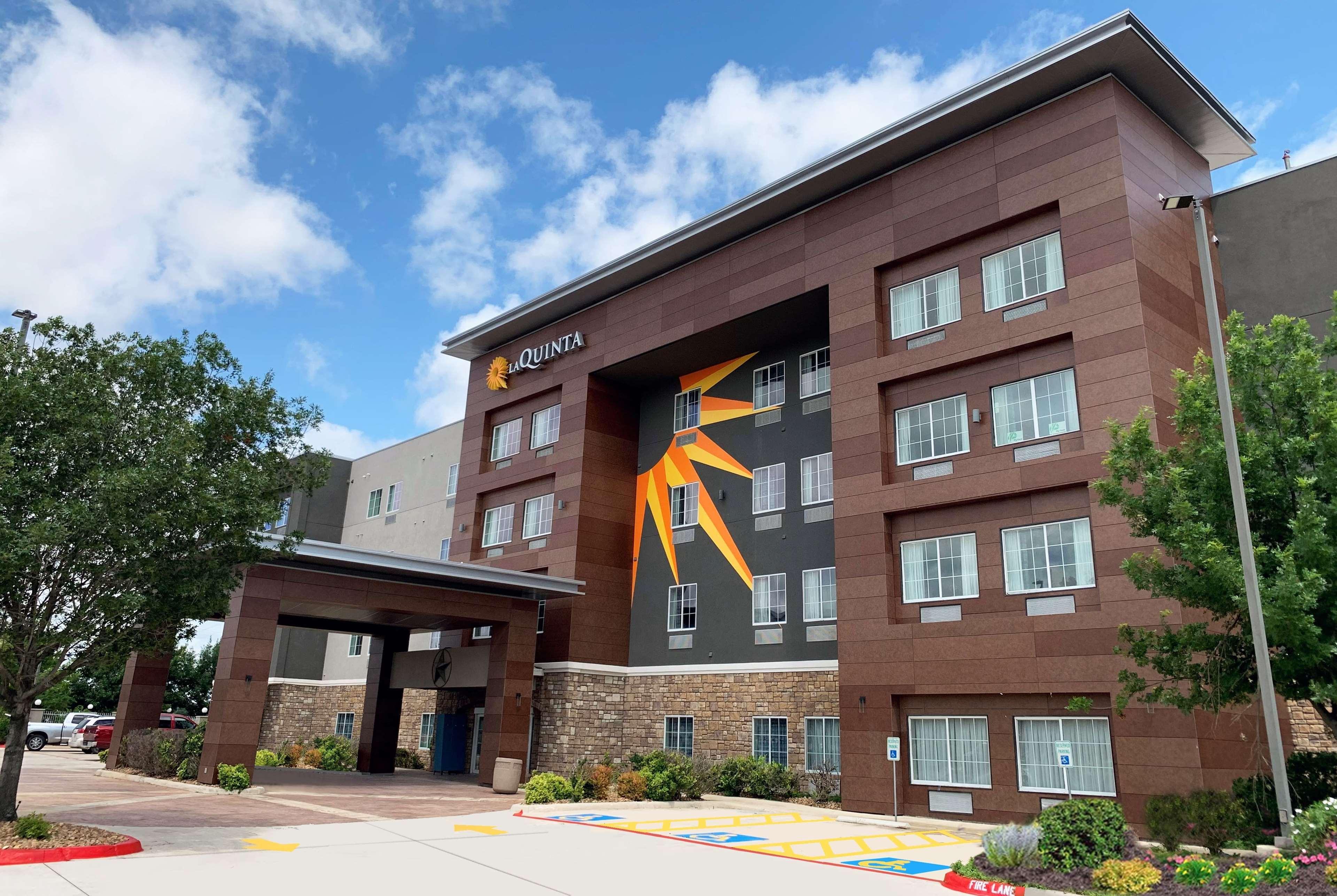 La Quinta Inn And Suites By Wyndham - Шерц Екстериор снимка